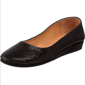 FS|NY French sole “faux snakeskin” flat